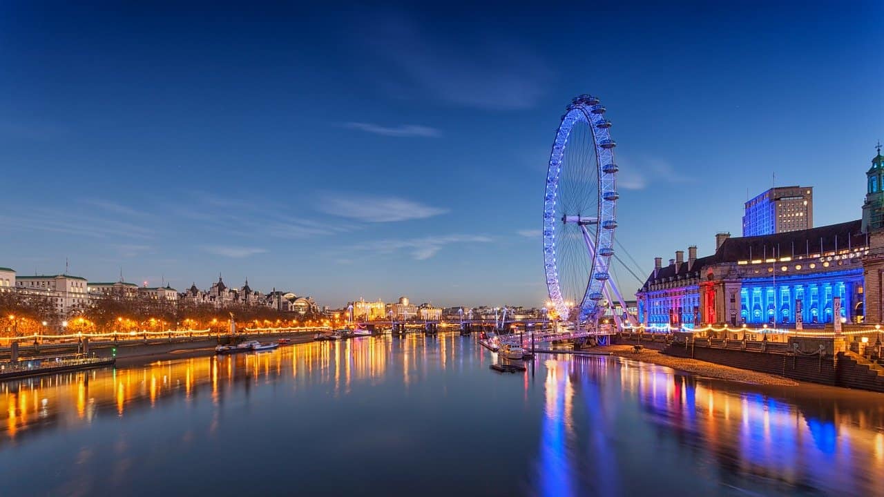 The 8 Best Landscape Photographers in London - Peerspace